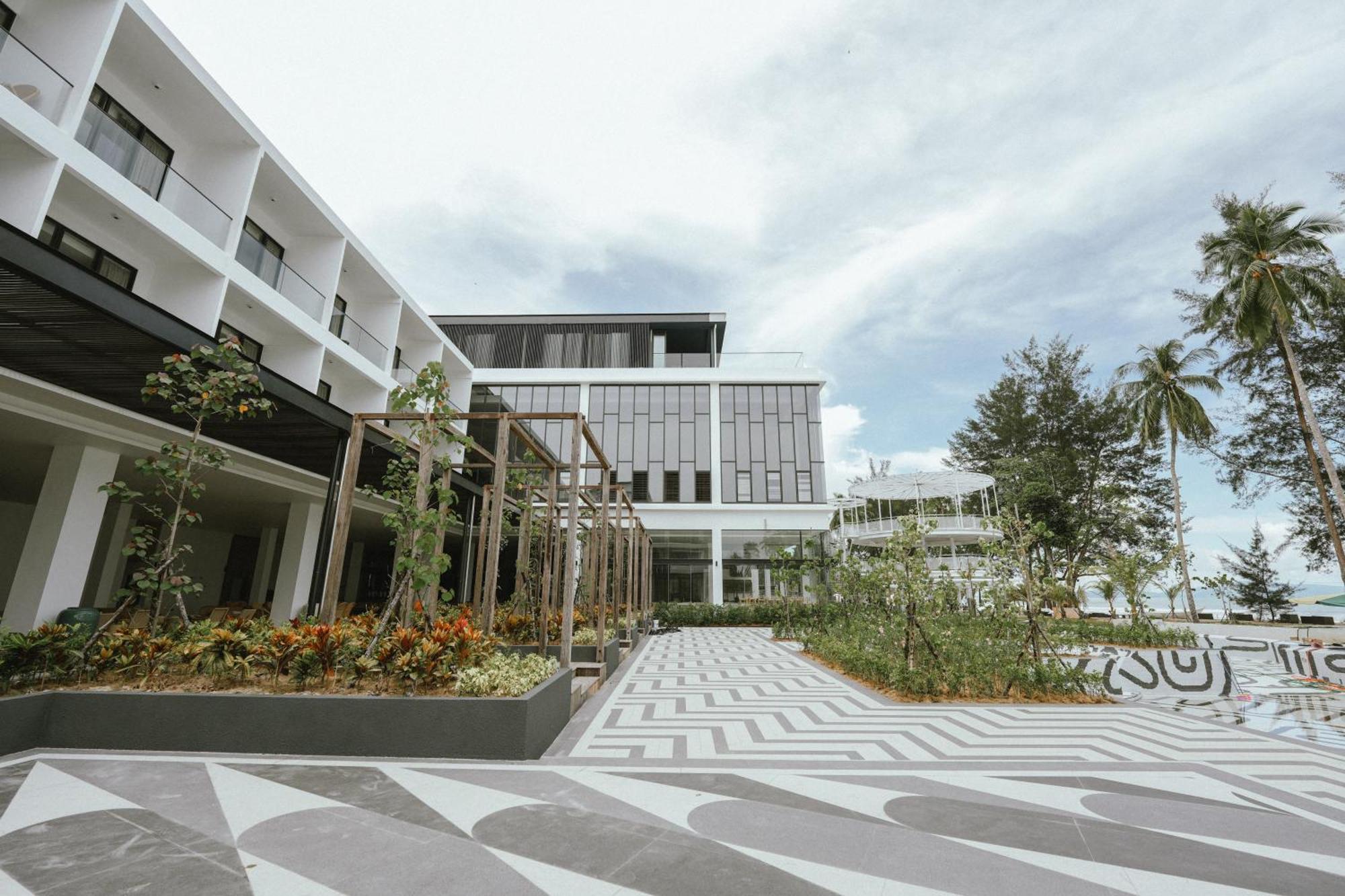 Roxy Beach Resort Sematan Exterior photo